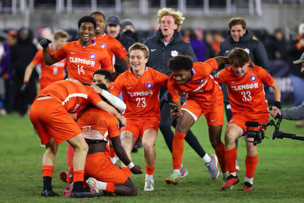 季能给他们 季能给他们